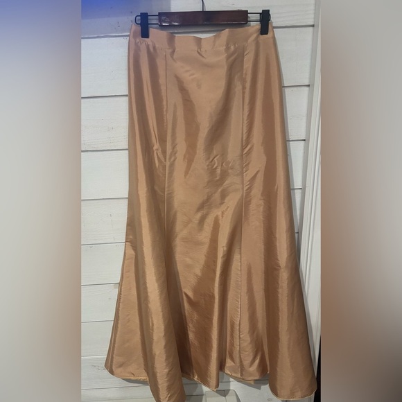 JJs House Butter Yellow Elegant Women's Satin Skirt, waist 35( women’s 16-18) - Picture 1 of 11